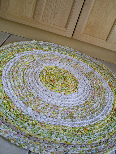 Rag rugs are simple to make and beautiful to look at.