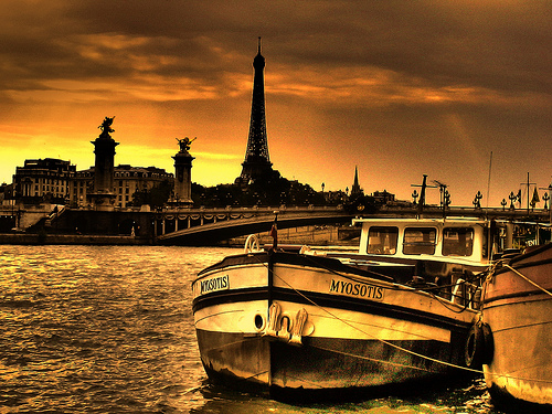 paris_by_boatl