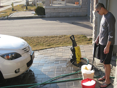 The Benefits Of Hiring A Pressure Washer For Around The Home