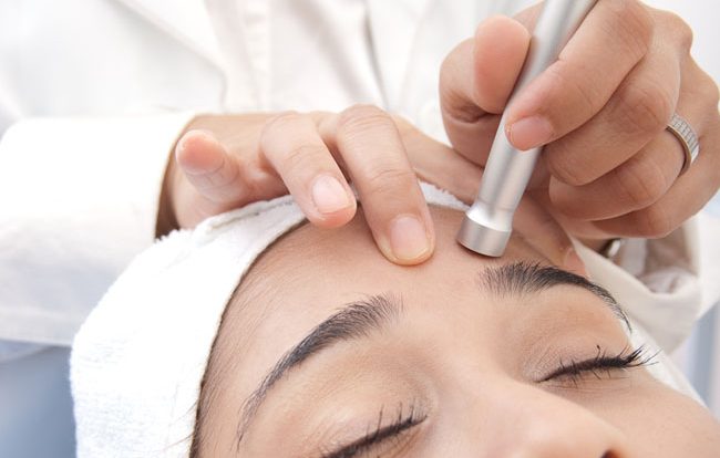 What Is Diamond Peel (Microdermabrasion)