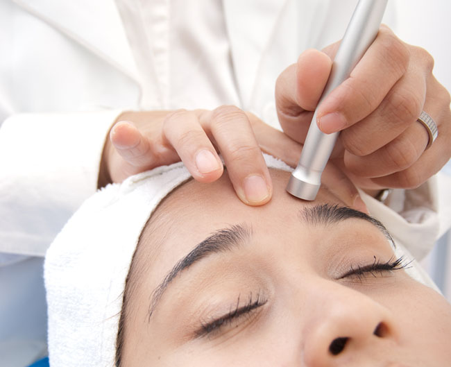 What Is Diamond Peel (Microdermabrasion)