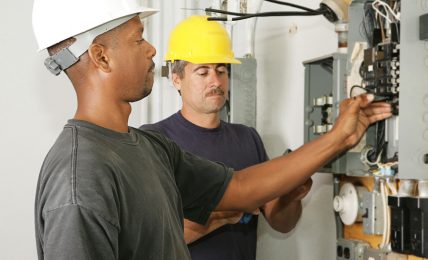 Pursuing a Career as Electric Technician: 4 Things You Ought To Know