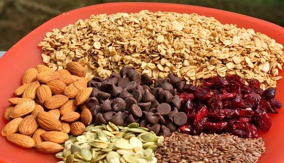 4 Awesome Trail Mix Blends To Try On Your Next Hike