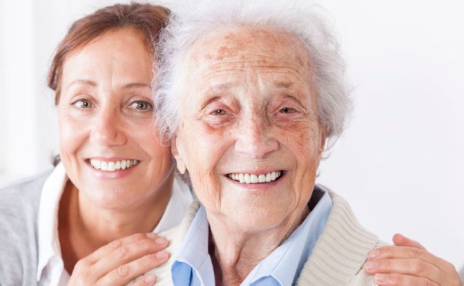 5 Important Tasks You Should Always Help Elderly Family Members With