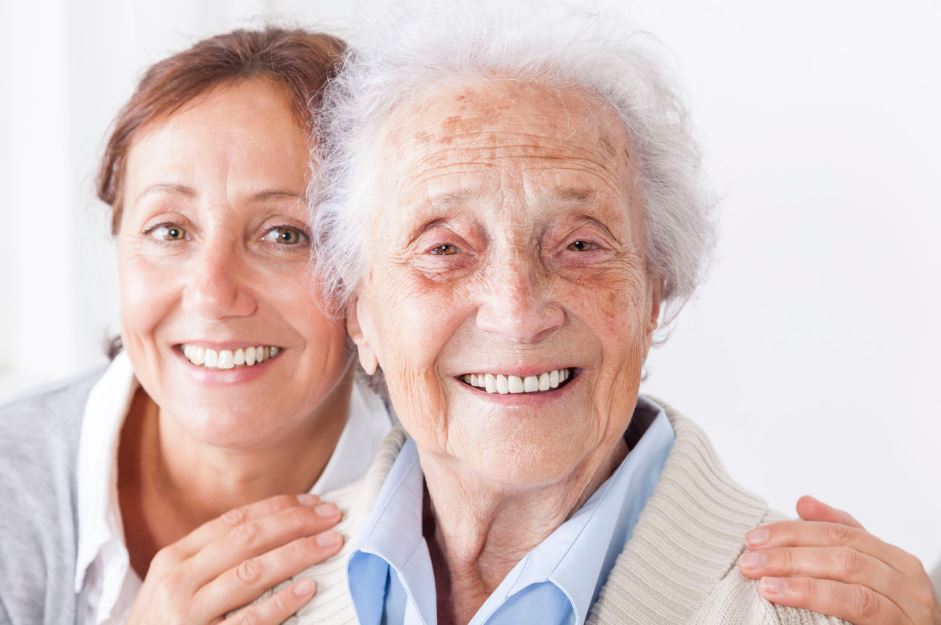 5 Important Tasks You Should Always Help Elderly Family Members With