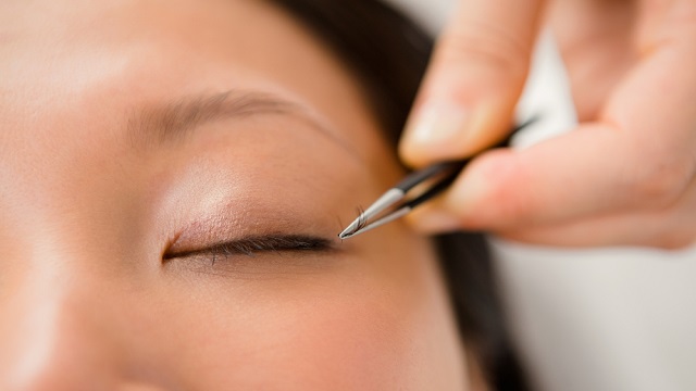 Dangers Of Eyelash Extensions