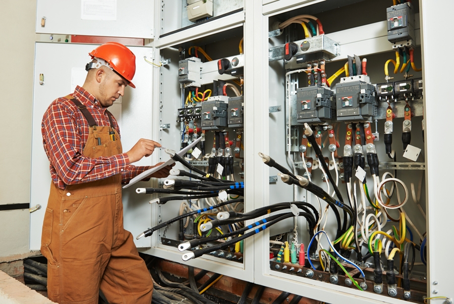 4 Reasons To Pay For An Electric Maintenance Plan